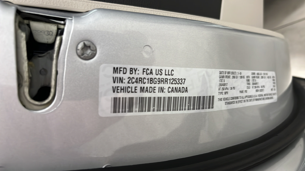Used 2024 Chrysler Pacifica Touring-L FWD image 28