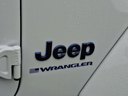 Certified 2025 Jeep Wrangler Unlimited Sahara AWD/4WD image 24