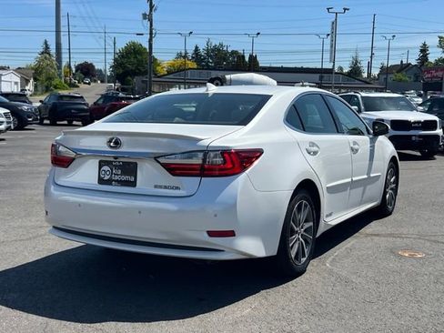 Used 2018 Lexus ES 300h w/ Navigation Package FWD image 9
