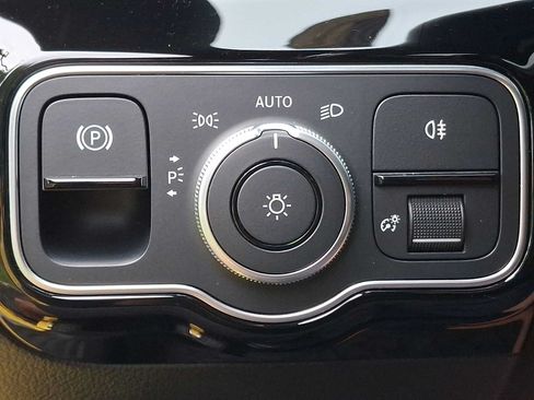 Used 2023 Mercedes-Benz CLA 250 4MATIC image 21