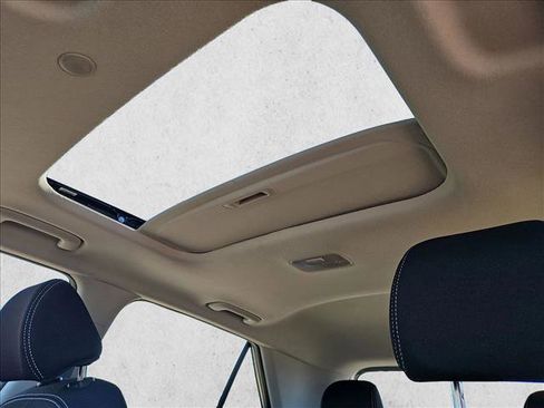 Certified 2025 Hyundai Venue SEL image 21