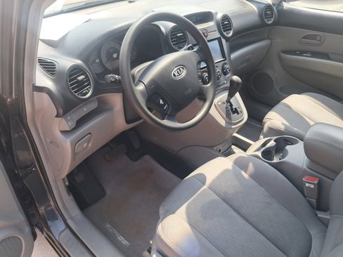 Used 2007 Kia Rondo LX w/ Convenience Pkg image 4