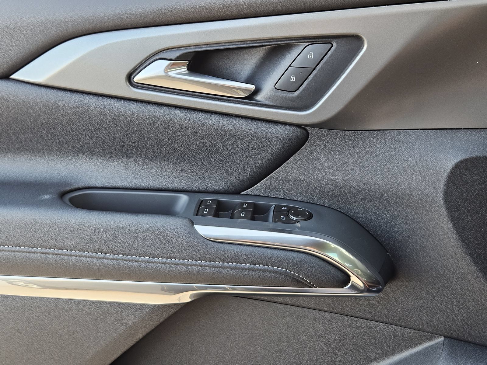New 2027 Chevrolet Traverse LT FWD image 23