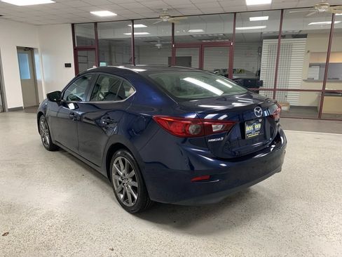 Used 2018 MAZDA MAZDA3 Touring FWD image 4