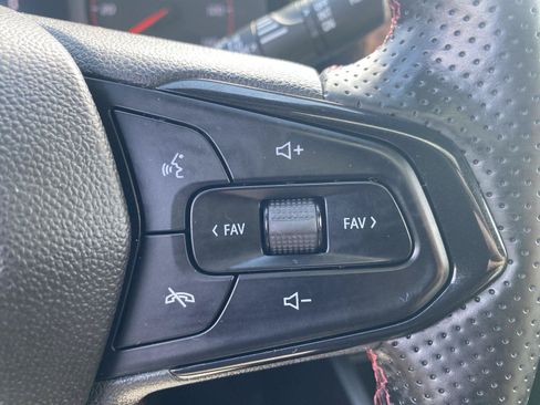 Used 2024 Chevrolet Trax RS w/ Sunroof Package FWD image 23
