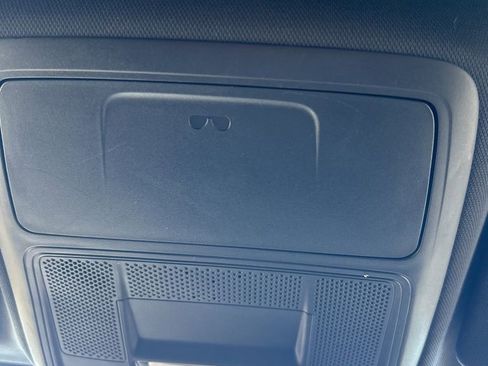 Used 2025 Chevrolet Equinox LT w/ Convenience Package II image 45