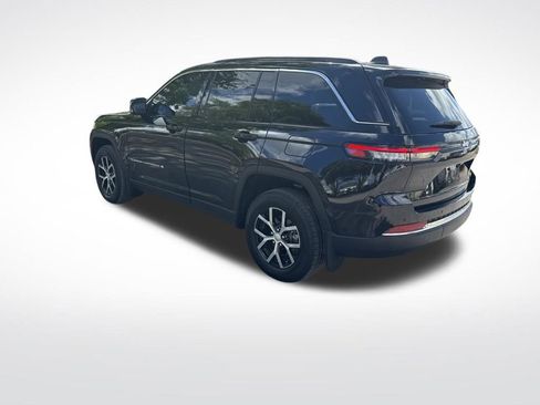 Certified 2025 Jeep Grand Cherokee Limited w/ MOPAR Finishing Package image 3