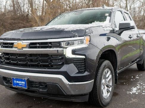 Used 2022 Chevrolet Silverado 1500 LT image 2