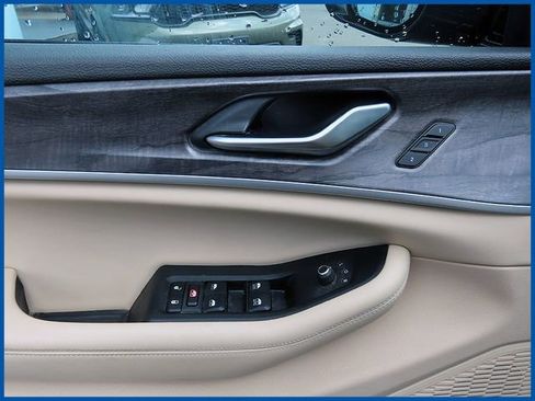 Used 2023 Jeep Grand Cherokee L Limited w/ Luxury Tech Group II AWD/4WD image 14
