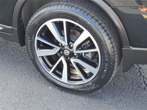 Used 2020 Nissan Rogue SL w/ Premium Package image 18