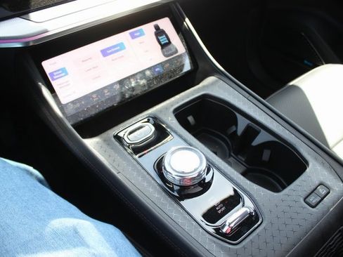 Used 2024 Jeep Wagoneer Launch Edition image 12