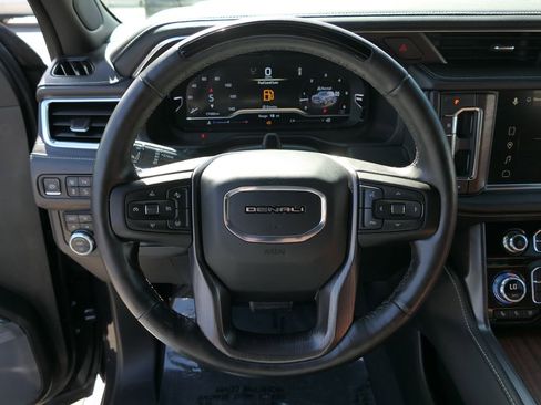 Used 2023 GMC Yukon Denali Ultimate image 16