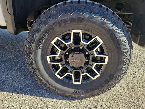 Used 2026 GMC Sierra 2500 AT4X AWD/4WD image 10
