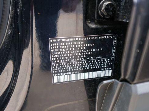 Certified 2025 Volkswagen Taos SEL image 32