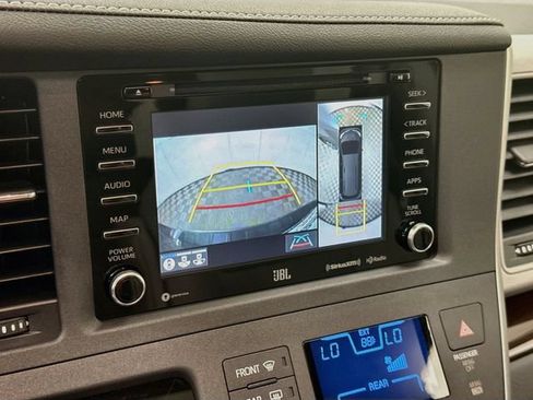 Used 2020 Toyota Sienna Limited Premium FWD image 14