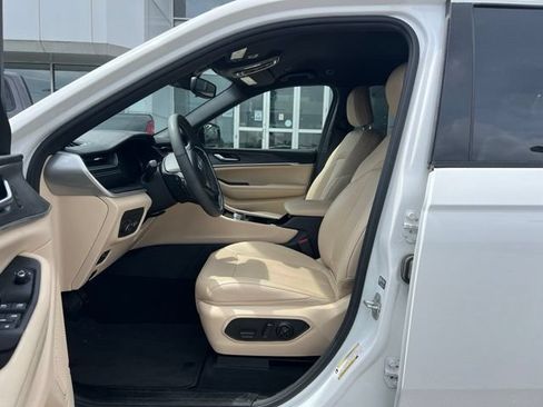 Certified 2023 Jeep Grand Cherokee Limited AWD/4WD image 9