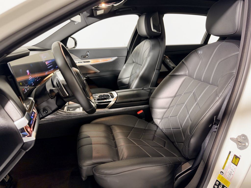 Certified 2023 BMW 760i xDrive AWD/4WD image 5