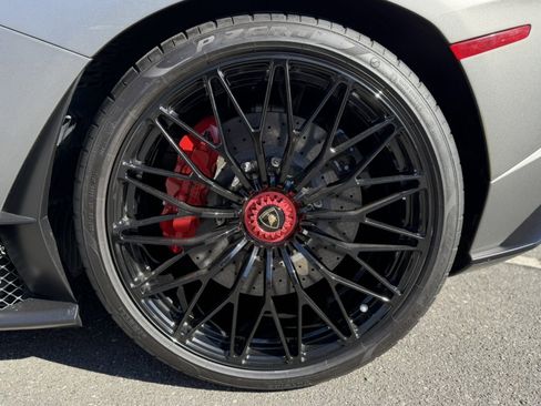 Used 2018 Lamborghini Aventador S image 10