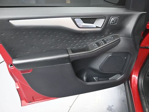 Used 2020 Ford Escape SEL image 10