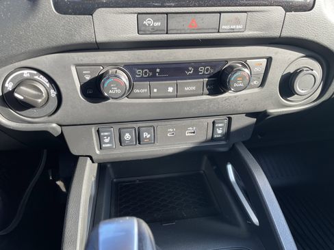 Used 2023 Nissan Frontier SV w/ Technology Package image 23