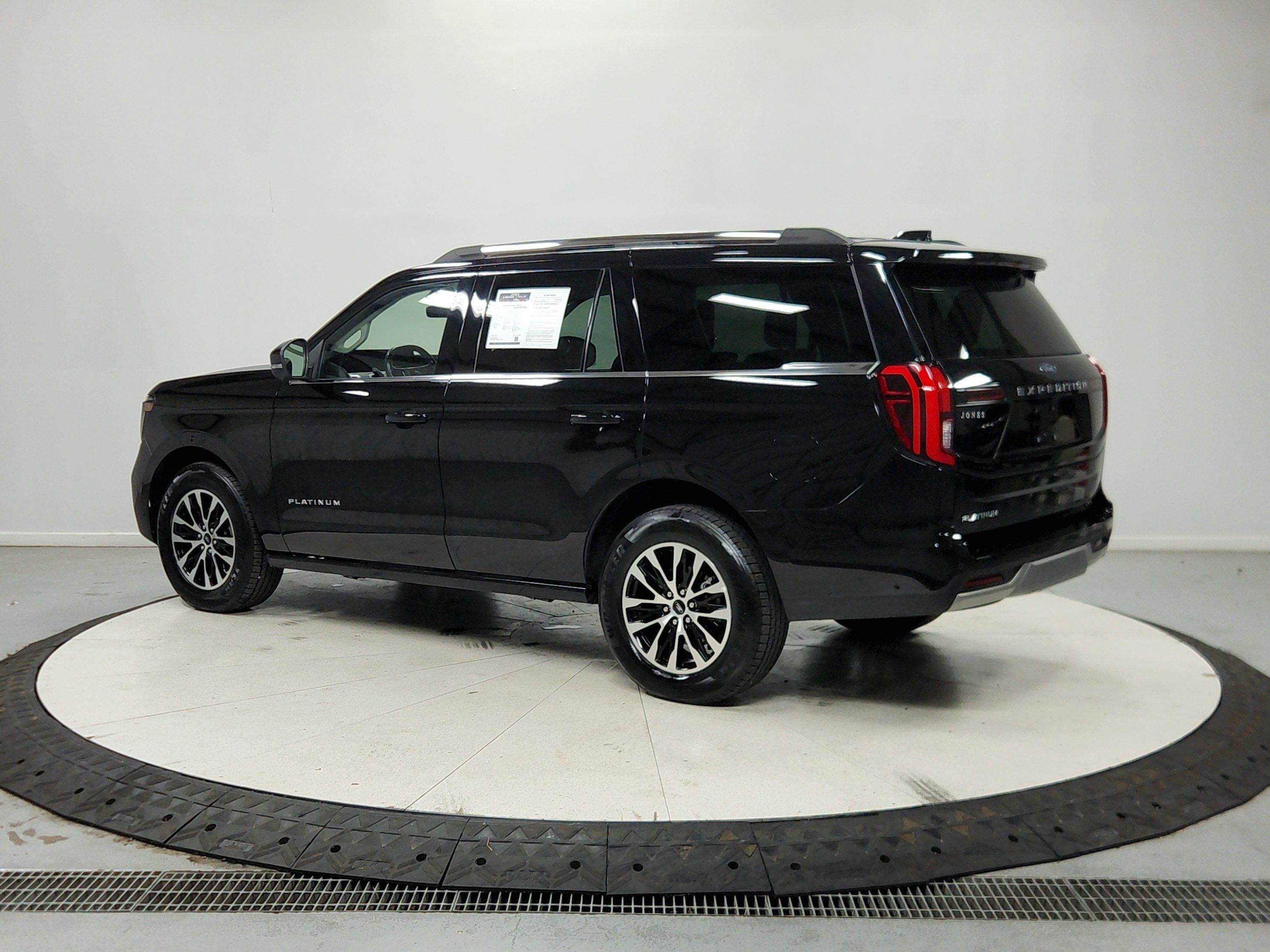 Used 2025 Ford Expedition Platinum AWD/4WD image 6