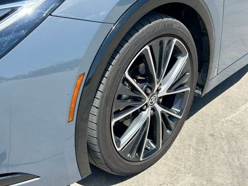 Used 2025 Toyota Prius XLE image 9