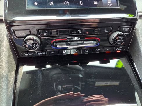 Used 2023 Jeep Grand Cherokee L Laredo RWD image 29