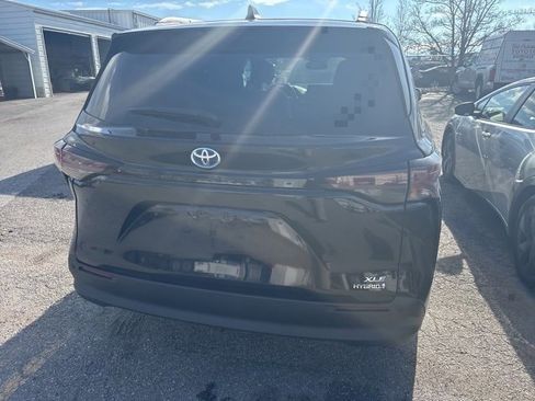 Certified 2024 Toyota Sienna XLE image 11