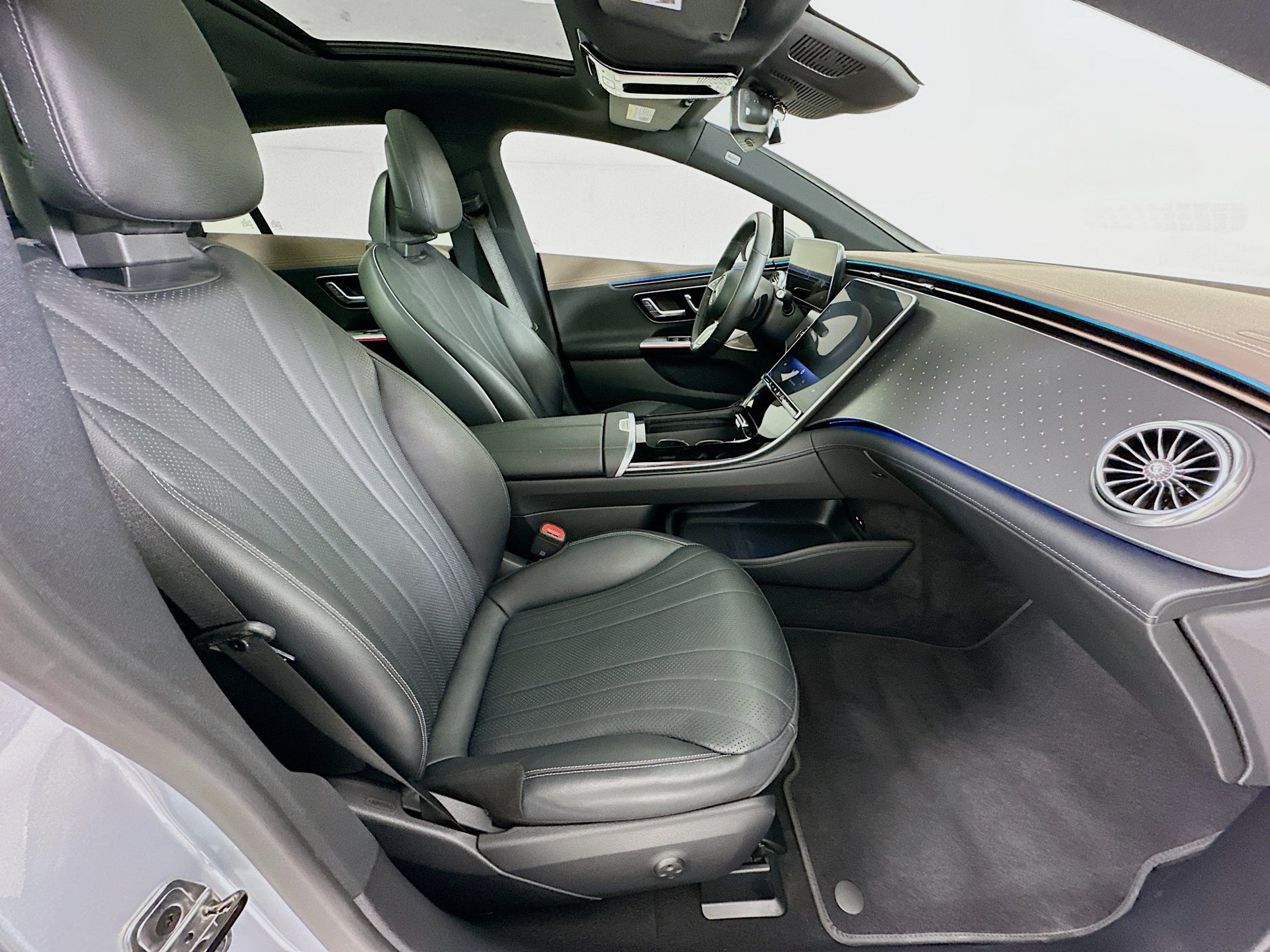 Certified 2023 Mercedes-Benz EQE 500 4MATIC Sedan image 30