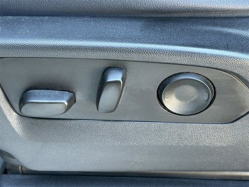 Used 2022 Chevrolet Silverado 1500 High Country w/ Technology Package image 27