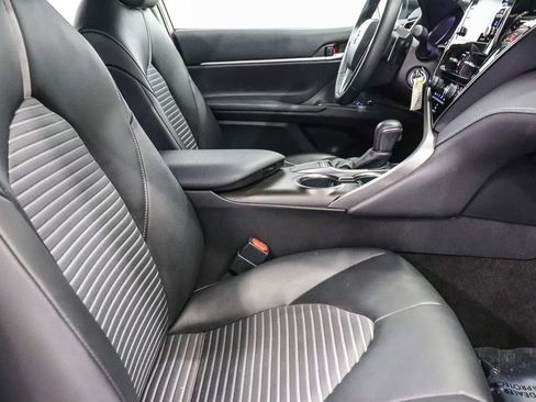 Used 2022 Toyota Camry SE w/ Carpet Mat Package (TMS) FWD image 16