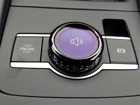 New 2025 Volkswagen Tiguan SE image 31