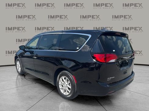Used 2025 Chrysler Voyager LX FWD image 2