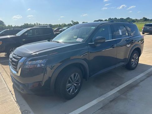 Used 2025 Nissan Pathfinder SV FWD image 14