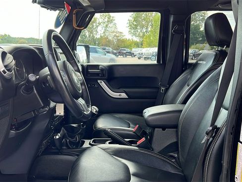 Used 2014 Jeep Wrangler Unlimited Rubicon w/ Dual Top Group image 8