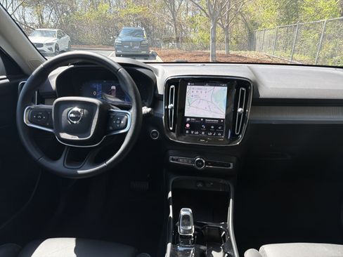 Certified 2025 Volvo XC40 B5 Plus image 30