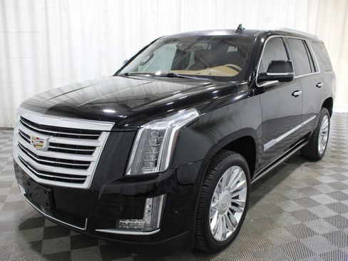 Used 2017 Cadillac Escalade Platinum image 37