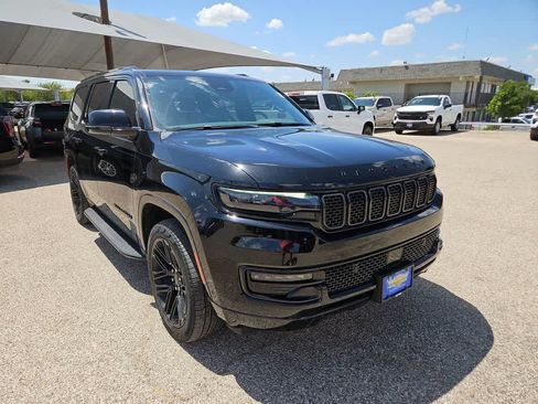 Used 2025 Jeep Wagoneer Series II w/ Premium Group I AWD/4WD image 2