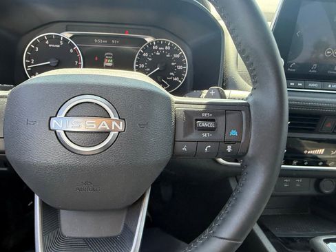 Certified 2025 Nissan Rogue SV FWD image 19