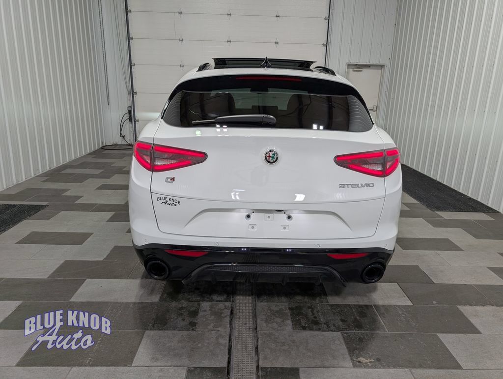 Used 2025 Alfa Romeo Stelvio Sprint w/ Veloce Package AWD/4WD image 3