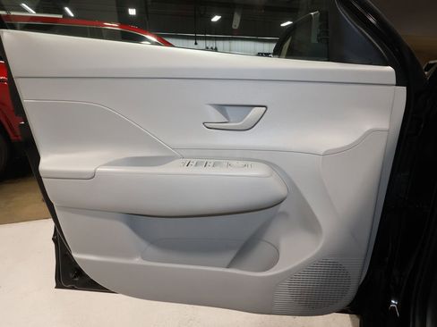 Used 2025 Hyundai Kona SEL image 21