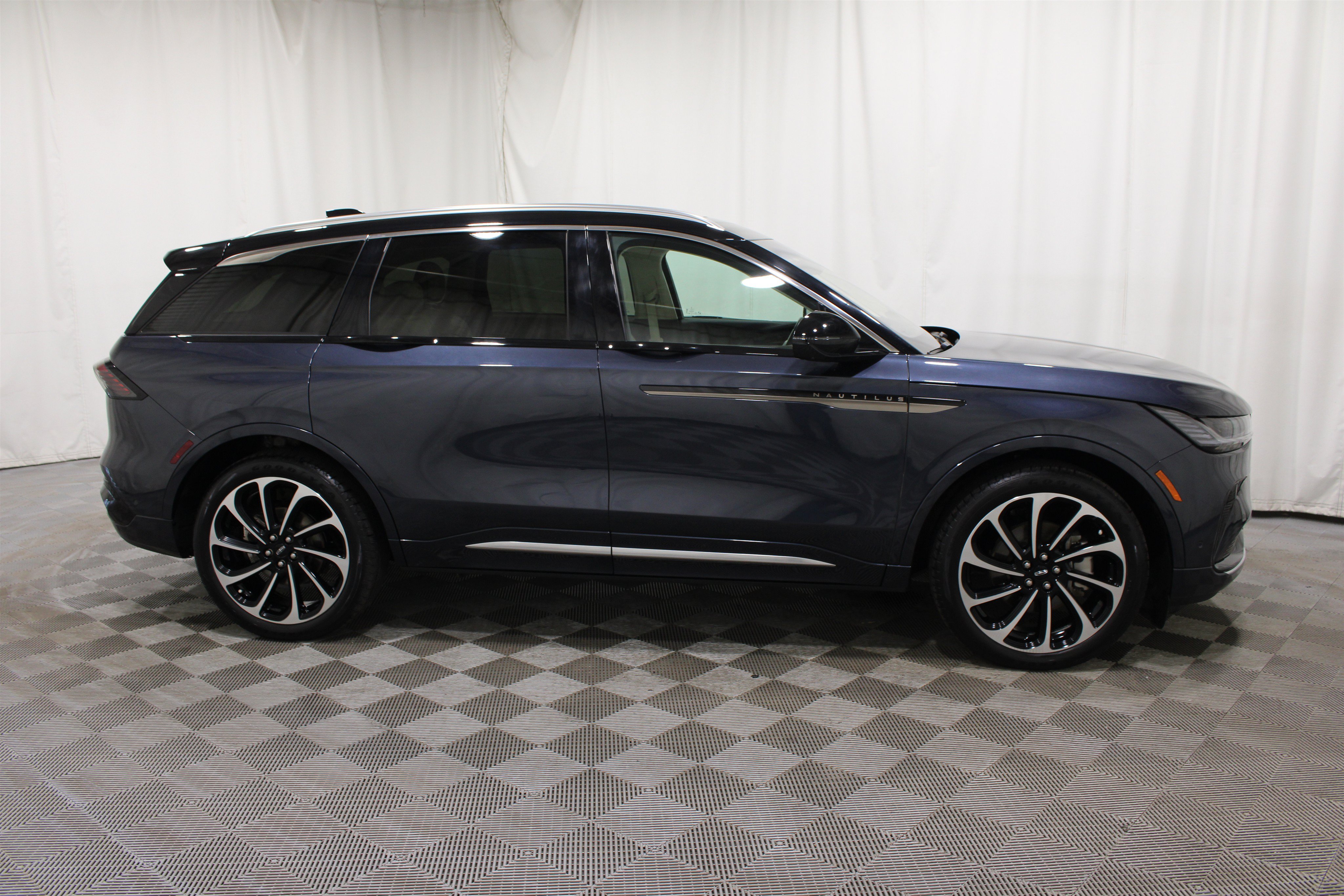 Used 2024 Lincoln Nautilus Black Label AWD/4WD image 34