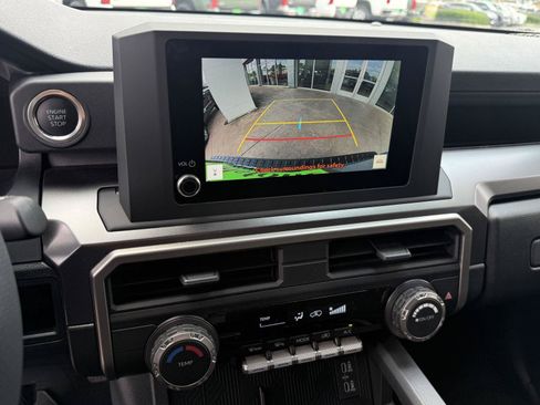 Used 2025 Toyota 4Runner SR5 AWD/4WD image 31