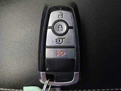 Used 2022 Ford Escape SE w/ Convenience Package FWD image 32