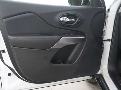 Used 2019 Jeep Cherokee Limited w/ Luxury Group image 18