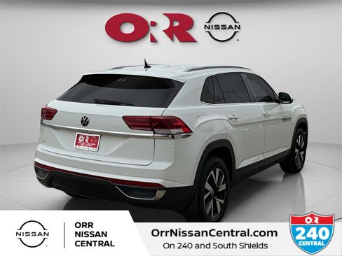 Used 2021 Volkswagen Atlas Cross Sport SE image 2