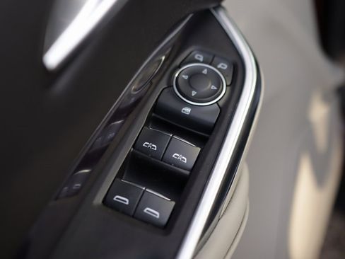 Certified 2023 Cadillac XT4 Luxury w/ Cold Weather Package image 24