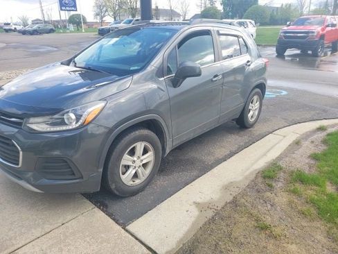 Certified 2019 Chevrolet Trax LT w/ LT Convenience Package AWD/4WD image 2