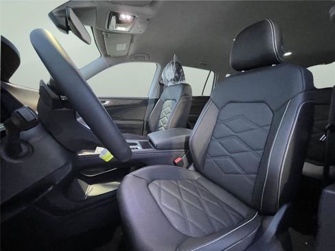 New 2026 Volkswagen Atlas SE AWD/4WD image 2