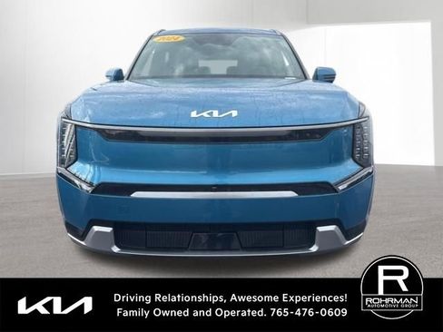 Used 2024 Kia EV9 Land AWD/4WD image 2
